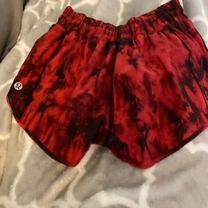 LuluLemon Hotty Hot shorts 2.5 inch (GAMEDAY RED)